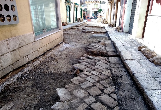 Gela: Pavimentazione centro storico con il recupero delle basole. Mulè: