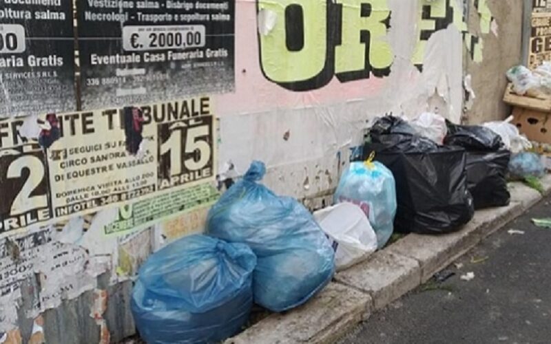 Gela: guerra ai «furbetti del… sacchettino», blitz della municipale nei quartieri. Multe a chi sporca