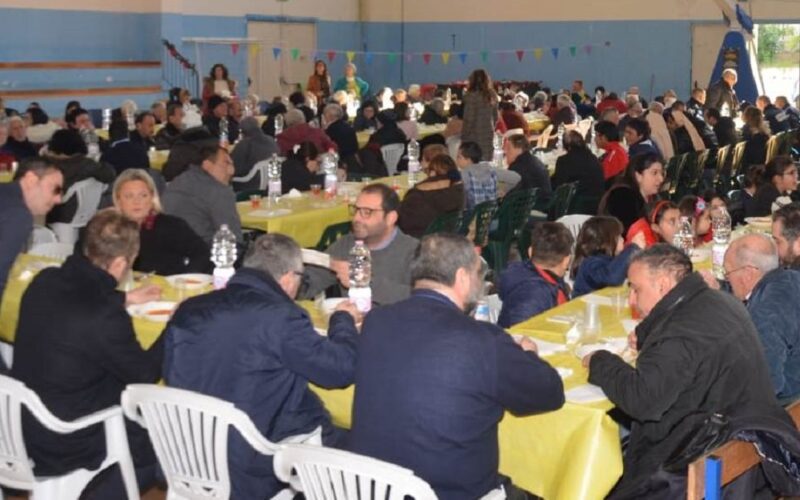 «A pranzo insieme», quando festività fa rima con solidarietà. Iniziativa di Cartias, Comune e associazioni