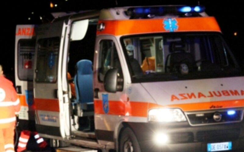 Incidente sulla strada provinciale 8, ferito gravemente un uomo nel violento impatto tra due auto