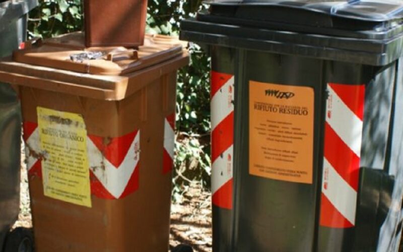 Gela: pattumiere da tenere ferme ai box, salta il turno di raccolta dell’organico previsto domani