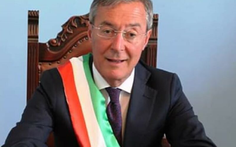 Gela, il sindaco Greco: «Non abbandoniamo nessuno, la macchina dell’assistenza è in moto». Attivato un numero