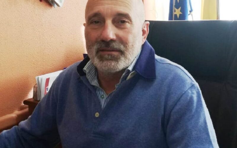 Niscemi: «Gesto deprecabile in un momento difficile». Il dirigente condanna raid vandalico al «Da Vinci»