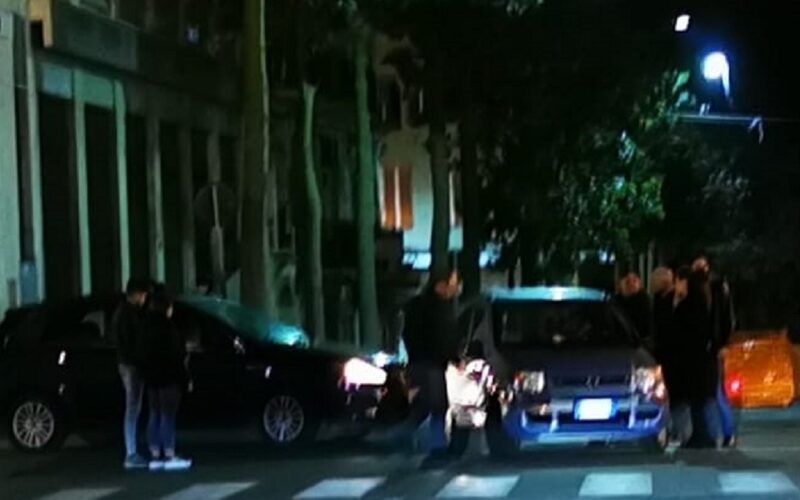Schianto tra due auto nella notte, ragazza di 19 anni rimane ferita