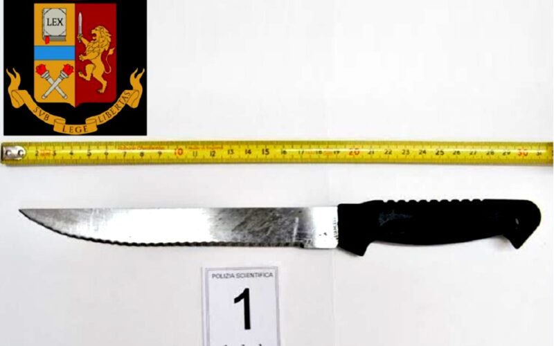 Gela: coltellate al fratello, arrestato un uomo di 35 anni. Sequestrati coltelli e piantine di marijuana