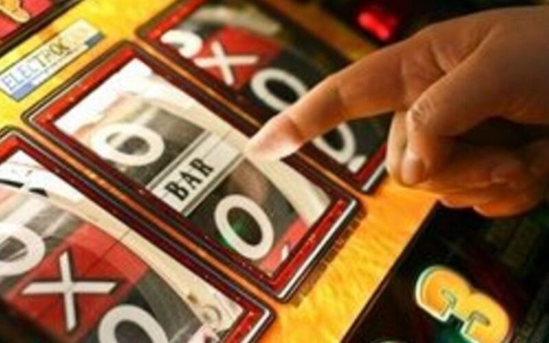 Sommatino: lotta al gioco patologico Sei lavoratori in nero, 2 erano minori