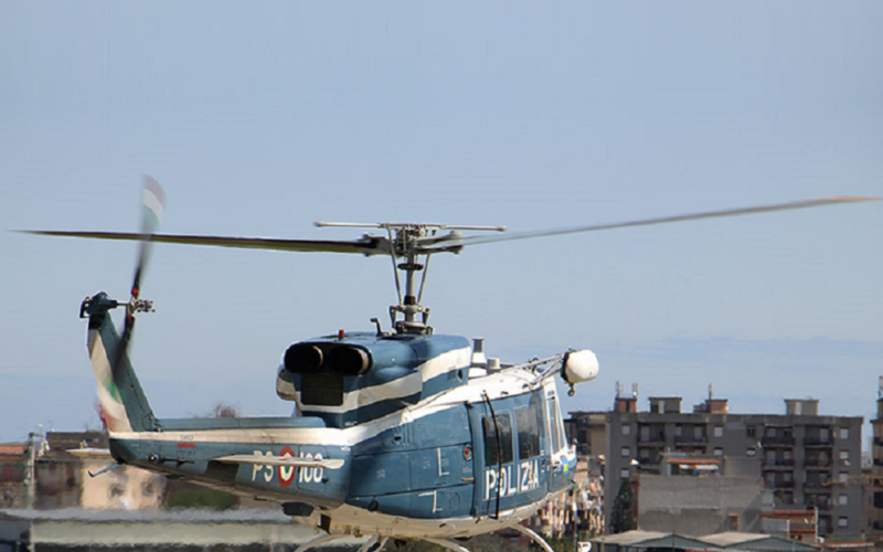 Gela deserta, elicottero di nuovo in volo per pattugliare dall’alto. Poca gente, divieti rispettati pure a Niscemi