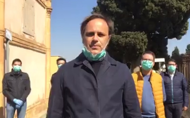 Niscemi: un fiore su ogni lapide del cimitero, la Santa Pasqua nel ricordo di chi non c’è più