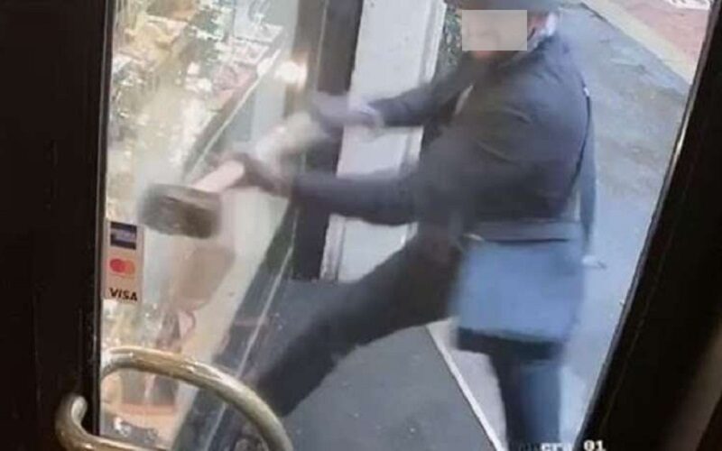 Gela: «Fuori in 60 secondi», pensavano di averla fatta franca. Arrestati tre mesi dopo l’assalto
