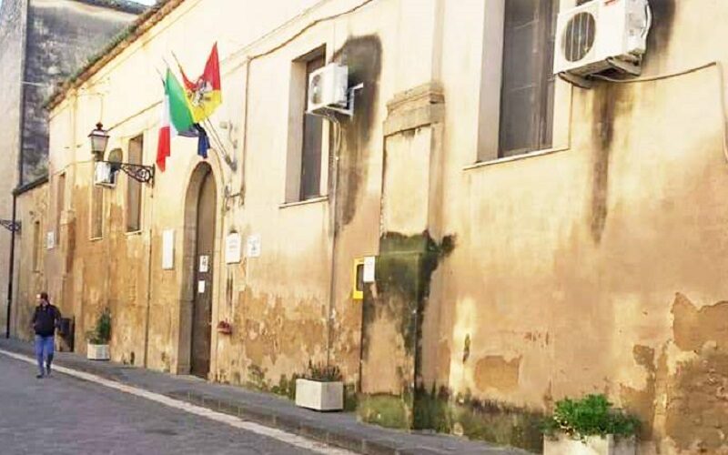 Niscemi: biblioteca e sportello universitario restano attivi grazie a telefono e rete internet