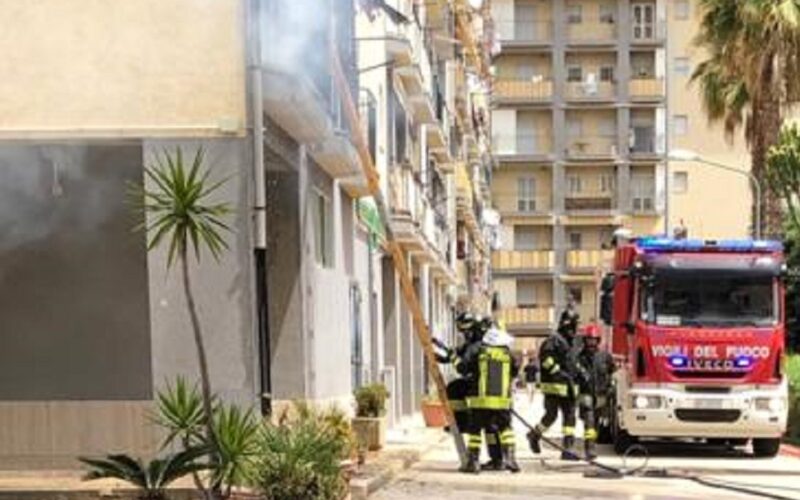 Gela: caldaia a gas scoppia in abitazione di Albani Roccella. Momenti di paura, sul posto i vigili del fuoco