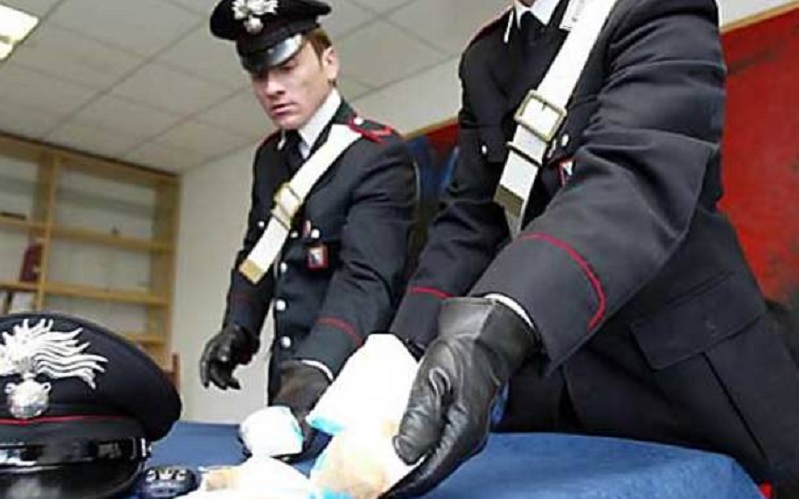 Riesi, sul furgone con l’amico e 50 grammi di cocaina, arrestato. L’altro giovane è di Sommatino