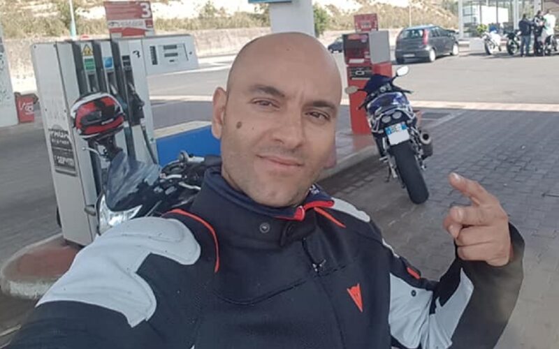 Niscemi: le indagini dopo l’incidente mortale. Testimone racconta: «Strada invasa dall’erbaccia. Pericolosissima»