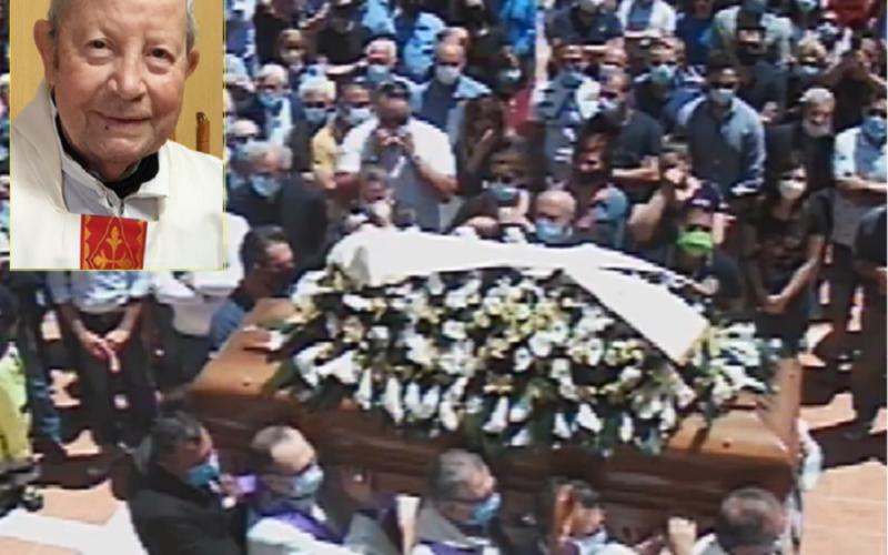 Butera: il lungo applauso, le parole del vescovo, la commozione dei fedeli per l’ultimo addio a padre Aldo