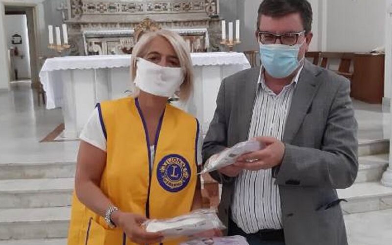 Riesi: donate mascherine ai ragazzi dell’oratorio salesiano per il Grest, se Lions fa rima con solidarietÃ