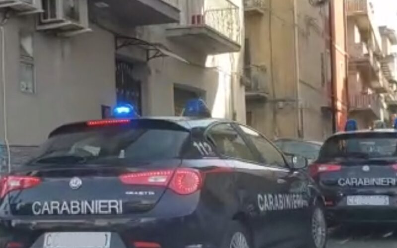 Gela: ore 18, scatta il blitz dell’Arma. Cinque pattuglie eseguono perquisizioni tra le vie Recanati e Riesi