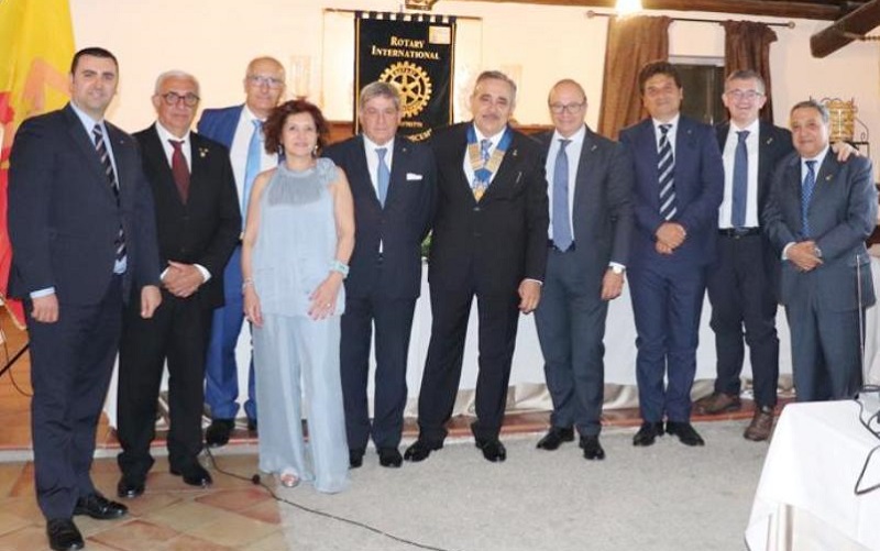 Niscemi: cerimonia di passaggio della campana al Rotary Club, Polizzi nuovo presidente