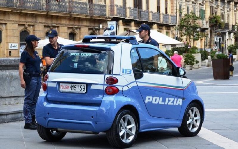 Ecco la Smart della Polizia, confiscata alla criminalità adesso è un simbolo dello Stato