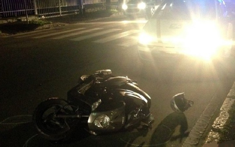 Gela: incidente con due mezzi coinvolti in via Venezia. Impatto tra scooter e moto da cross