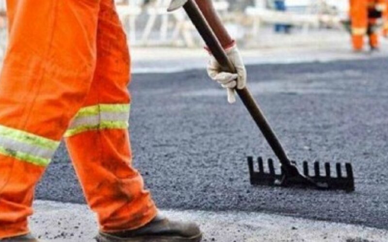 Riesi: malumori al cantiere di lavoro, protestano gli operai senza salario. L’assessore: «Ritardi della Regione»