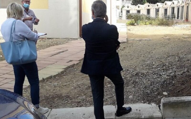 Gela: il sindaco chiude i cimiteri per tre giorni. Cancelli sbarrati da sabato al 2 Novembre. «Decisione sofferta»