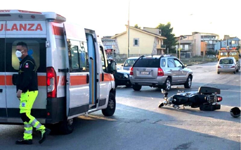 Gela: due incidenti in poche ore, ferito si barrica per «paura» dei soccorsi. Arrivano pure i Vigili del fuoco