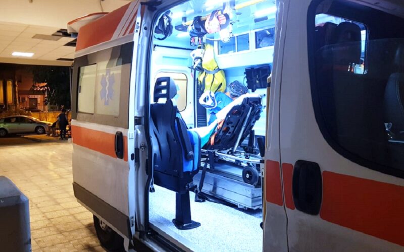 Gela: due incidenti stradali in poche ore, auto investe scooter a Bulala. Coppia di fidanzati finisce in ospedale