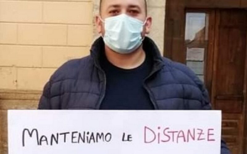 Niscemi: protesta pacifica degli esercenti davanti al municipio. I dimostranti: «Questo Governo ci porterà al fallimento»