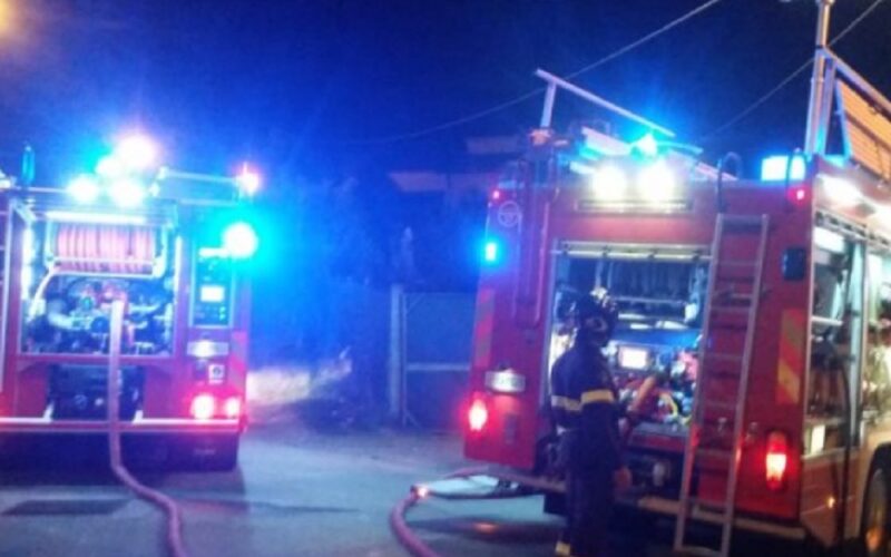 Gela: in fiamme un’auto in via Enna. Niscemi: motoape danneggiata dal fuoco in via Gorizia