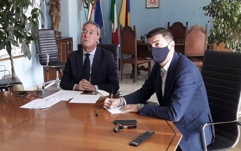 Gela: Greco non chiude e parla alle famiglie. «Sono anch’io un papà , numeri pesanti ma non c’è allarme scuole»