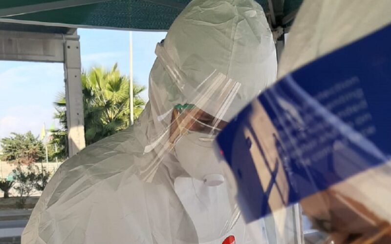 Gela: tornano gli assembramenti, 40 minuti di coda sul lungomare. Ma il rischio è ancora troppo alto