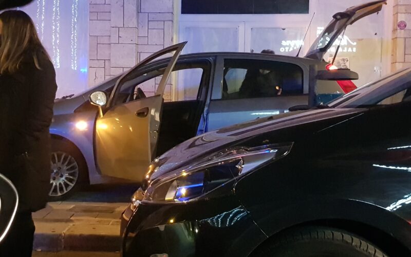 Gela: auto misteriosa in via Palazzi, scattano le indagini. Ci sarebbero dei ricercati, istituito maxi posto di controllo in via Venezia