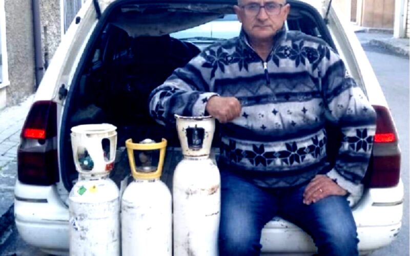 Niscemi: ossigeno ai malati di Covid, l’ennesima battaglia di Peppe Maida. Un capodanno al servizio di chi soffre