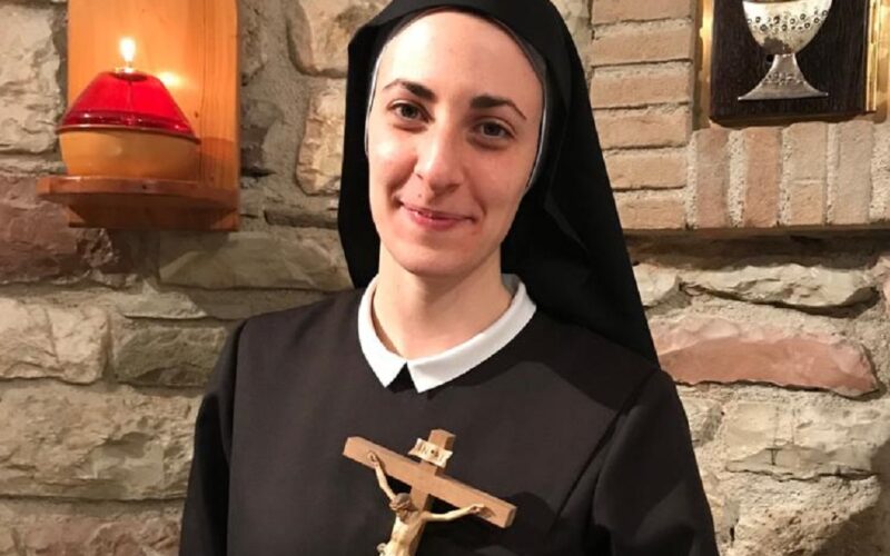 Gela: la scelta di Alice Francesca, oggi la professione religiosa in Assisi. Alla novella suora l’abbraccio di Today24