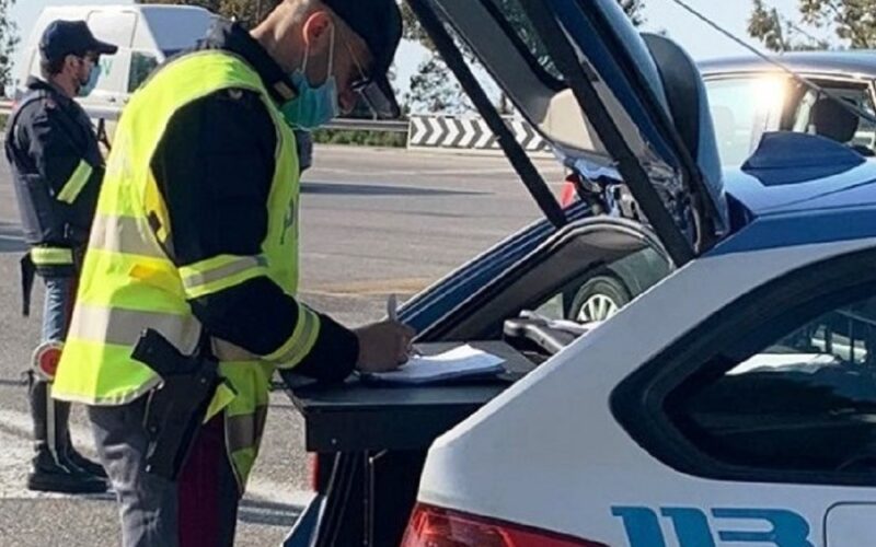 Gela: cinture di sicurezza e seggiolini per bambini, ottanta infrazioni. Giro di vite della Polizia stradale