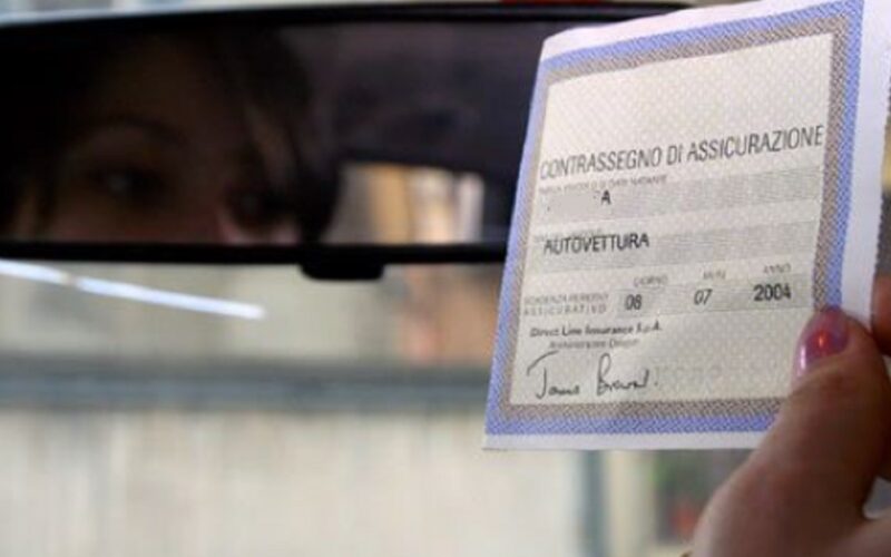 Assicurazioni in sciopero, domani agenzie chiuse per l’intera giornata. «Soffocati da troppa burocrazia».