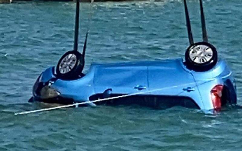 Gela: finisce con l’auto in mare, nei pressi del porticciolo. Trasferito in ospedale in codice rosso