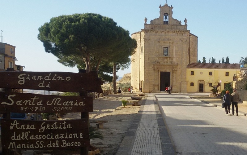 Niscemi, Festa al santuario, fedeli venerano la patrona Maria Santissima del Bosco