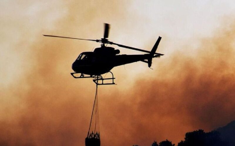 Butera circondata dal fuoco, decolla l’elicottero. Campi in fiamme a Gela. Appello di Arancio: «È emergenza»