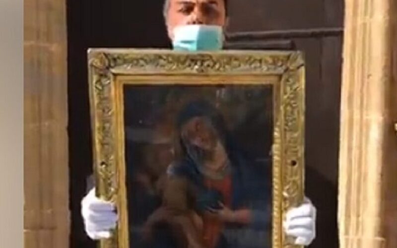 Niscemi celebra la patrona Maria Santissima del Bosco. Il sacro dipinto venne rinvenuto il 21 maggio del 1599