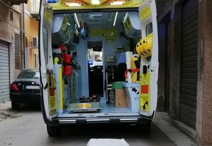 Gela: pomeriggio di follia, incidenti a ripetizione. Due ragazzi in ambulanza, un scooter finisce dentro a una buca