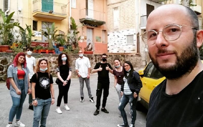 Gela: fuoco alla sede dell’associazione artistica. Il presidente: «Forse diamo fastidio, ma continueremo le attività »