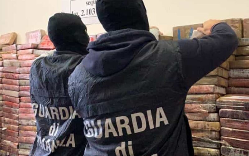 Sequestrate 6 tonnellate di hashish, tre arresti. La droga era su una barca battente bandiera statunitense