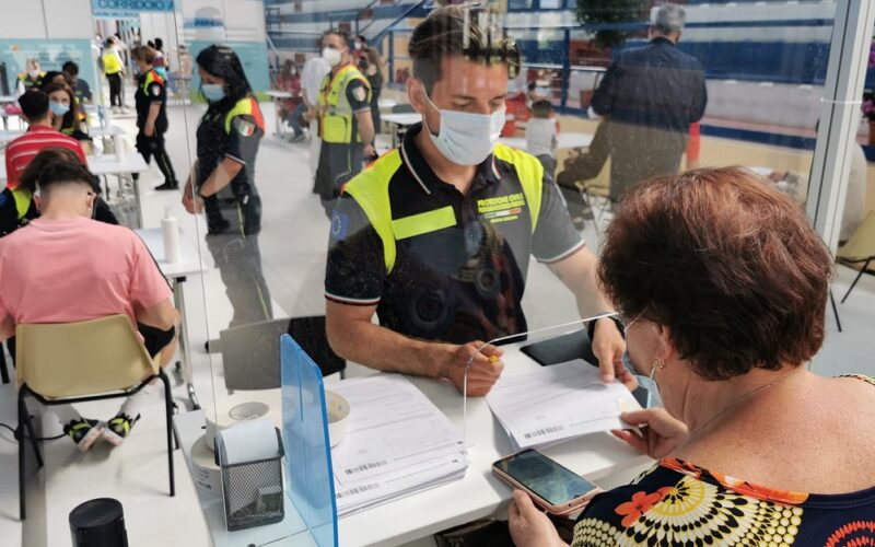 Riesi: caos al poliambulatorio, scoppia la protesta. Code all’Hub di Gela. L’assessore: «L’Asp faccia meglio»