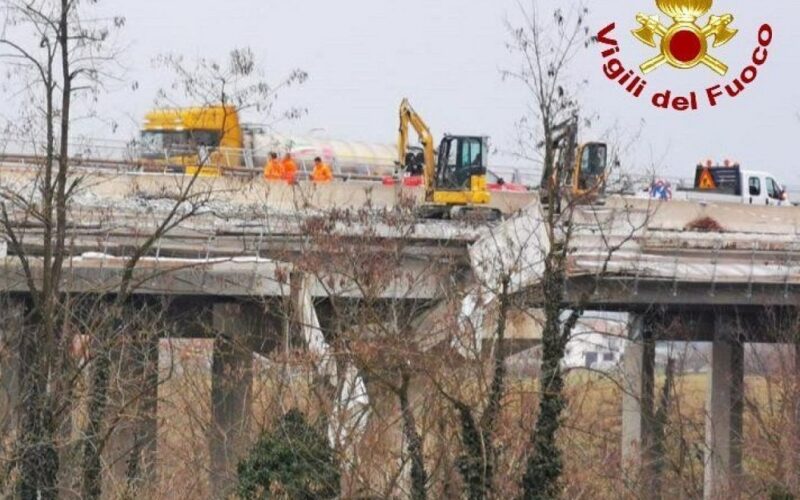 Auto sbanda e precipita giù da un viadotto, un morto sull’autostrada. Una persona ferita, trasporta in ospedale dal 118