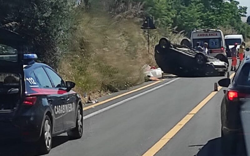 Gela: l’auto si ribalta, ferito trasportato in ospedale. Mezzi ancora sulla carreggiata, rallentamenti e code