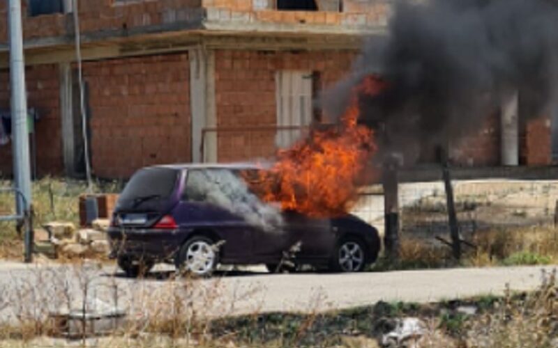 Gela: fuoco sulla SS 115, strada chiusa al transito. Fuoco distrugge una Lancia «Y» alla Cittadella