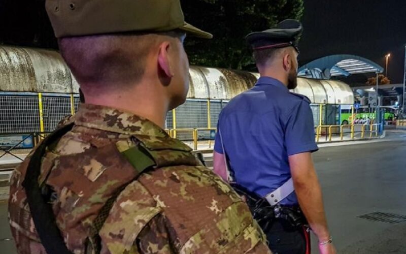 Tenta di togliersi la vita, salvata dai militari. Rapinatore solitario a Gela, bloccato da una pattuglia
