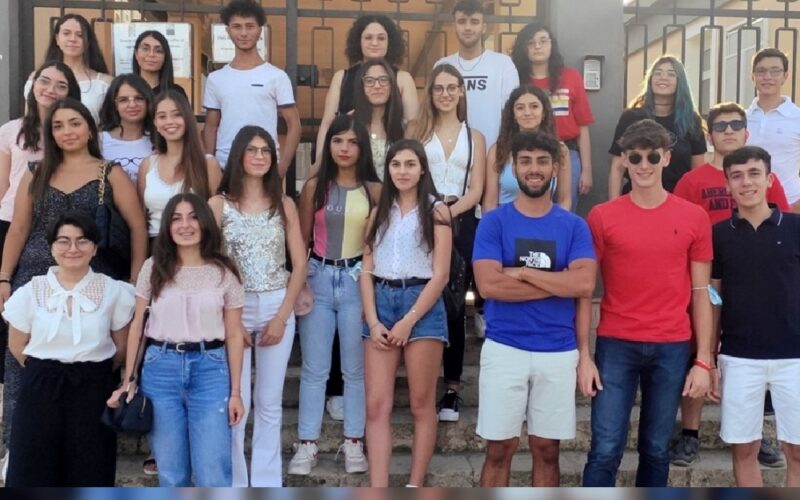 Niscemi, maturi con 100 su 100, massimo dei voti a 36 studenti del «Da Vinci». Ecco tutti i nomi e le foto dei bravissimi