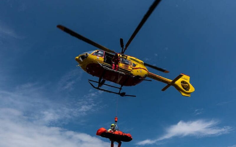 Finisce in un dirupo durante una passeggiata in campagna, perde la vita a 58 anni. In corso indagine dei carabinieri